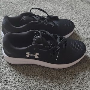 Under Armour - NWOT Size 8 Women's Shoes
